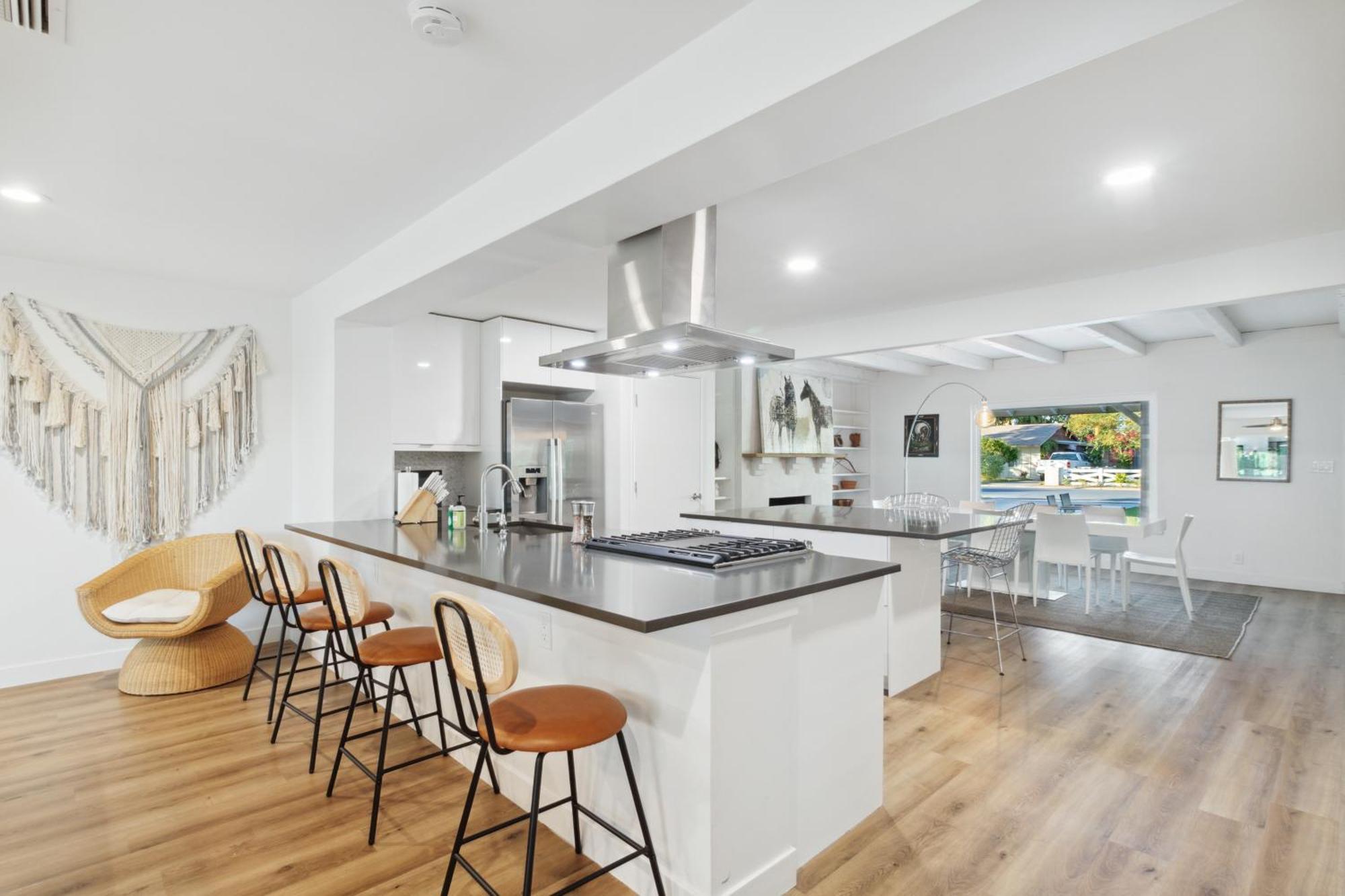 Bichito's Playground - Heated Pool, Walkable * Phoenix