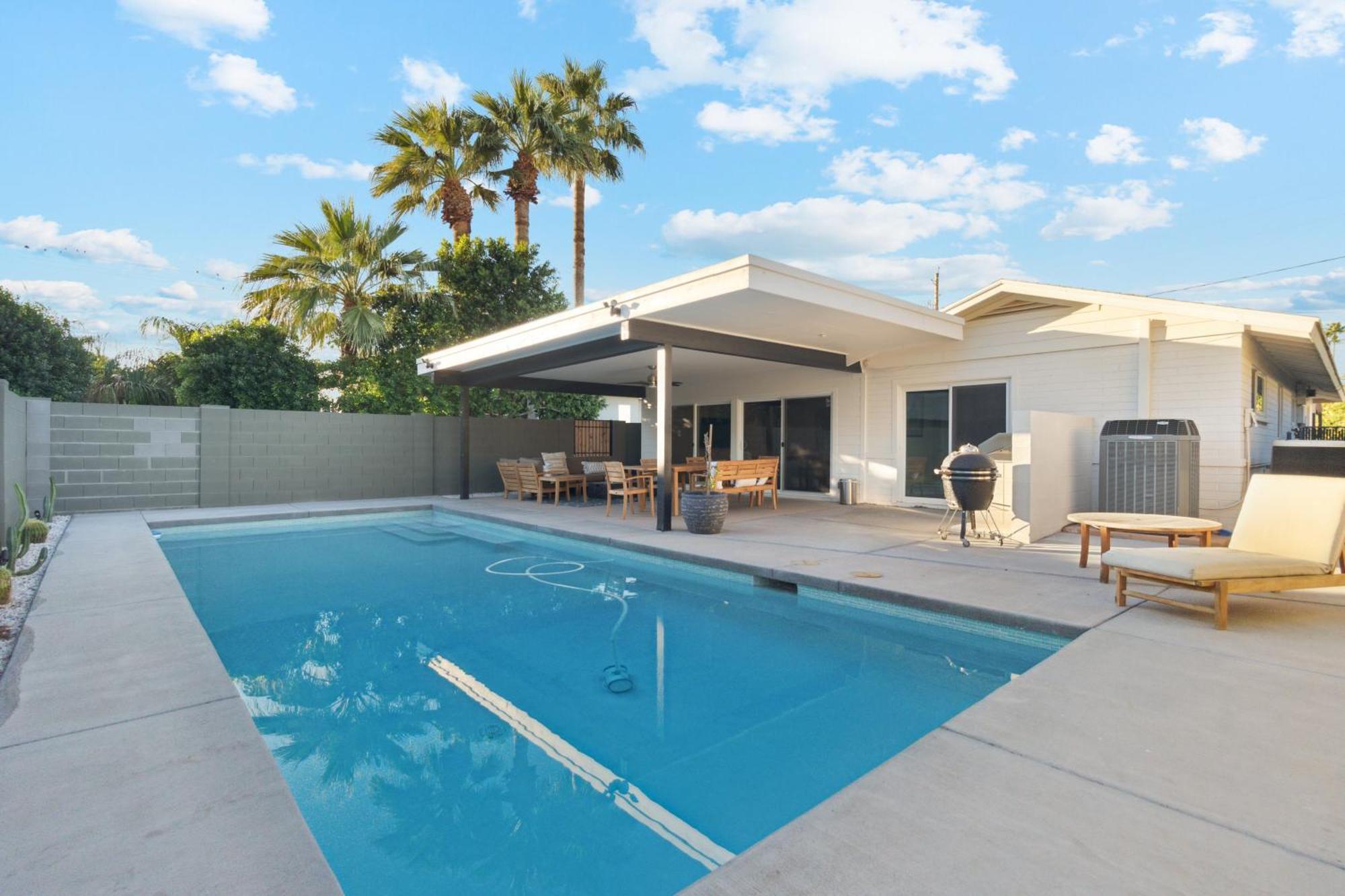 Bichito's Playground - Heated Pool, Walkable Phoenix